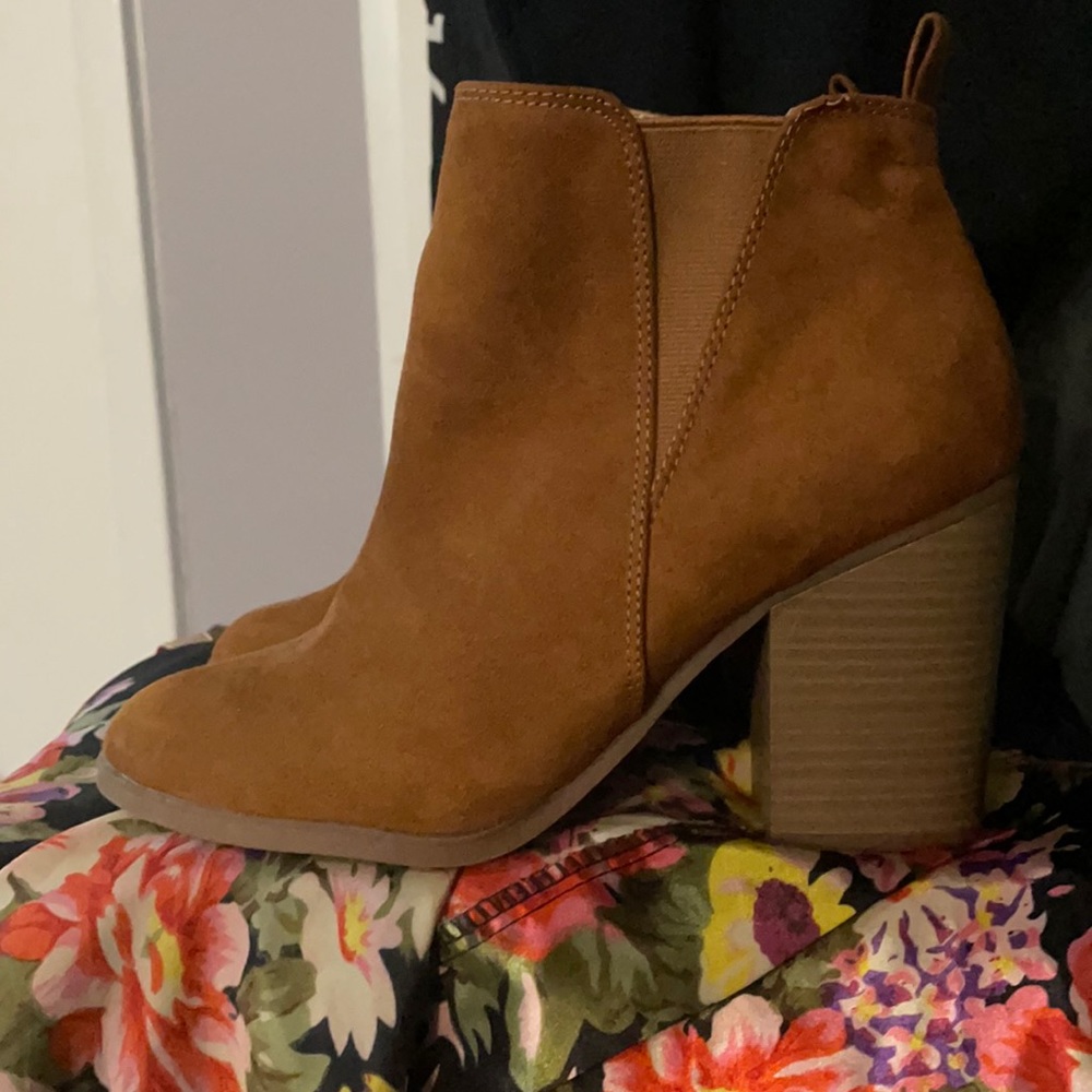 Never worn express booties